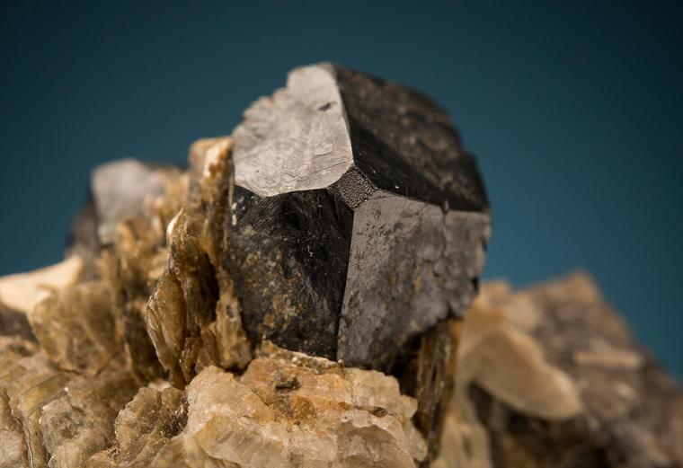 URANINITE with MUSCOVITE